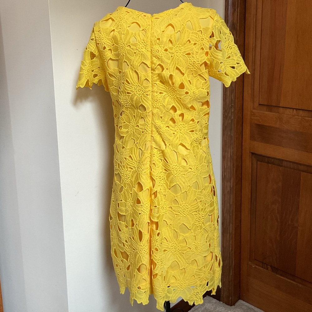 Calvin Klein Canary Yellow Floral Pattern Lace Dress, size 6 - Picture 5 of 6